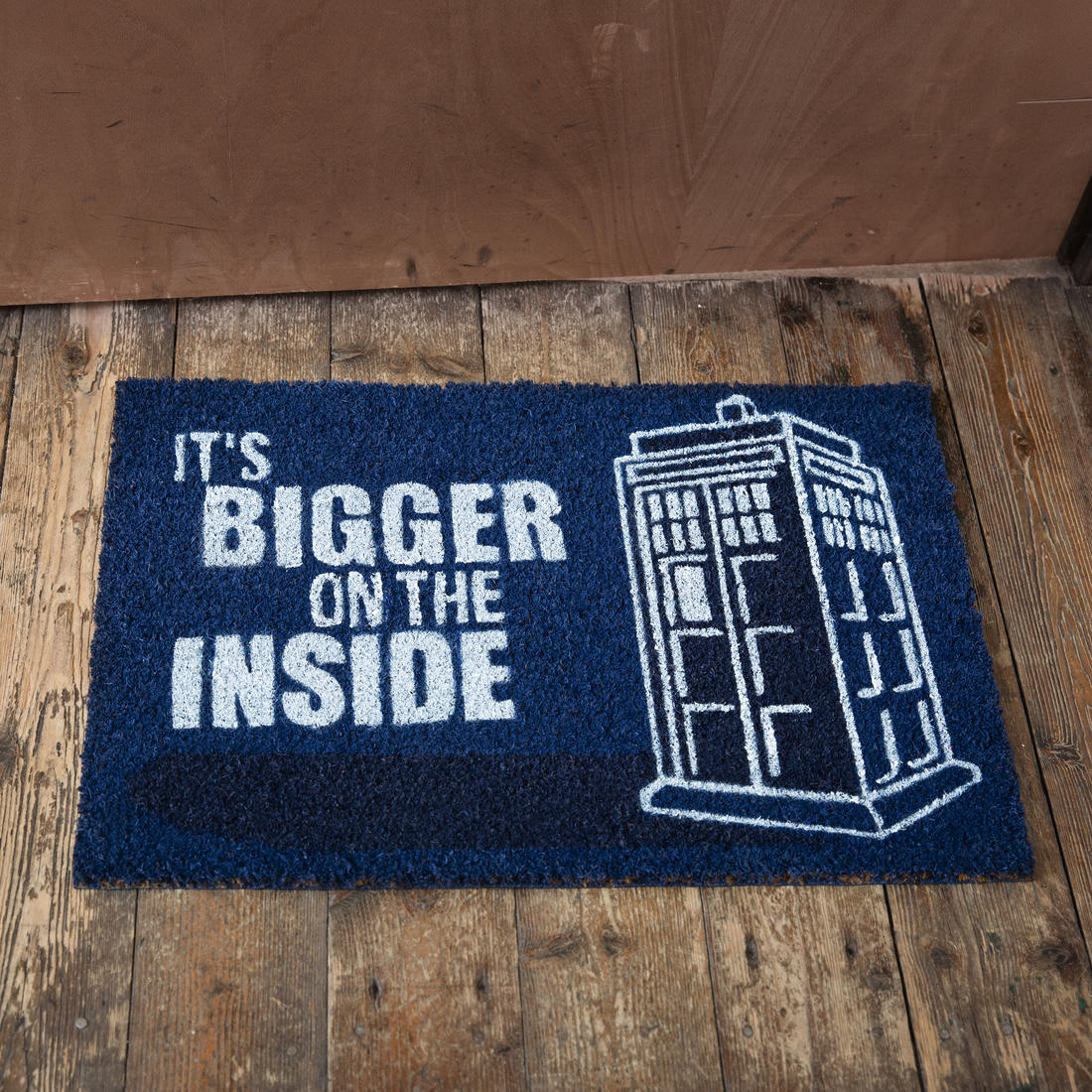 Life its bigger. Its bigger on the inside. It's bigger on the inside наклейка. It's bigger on the inside Тардис. Инсайд перевод.